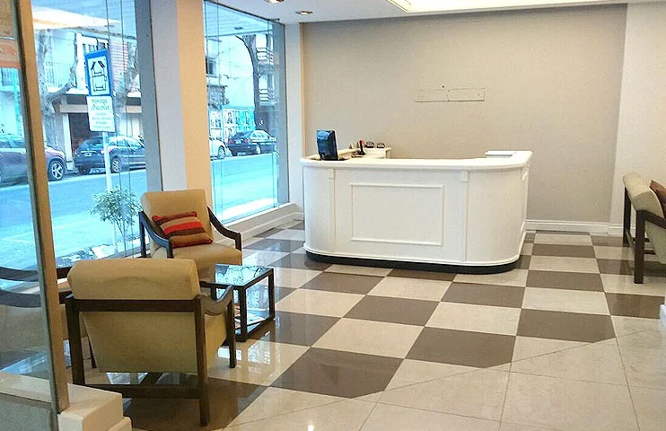 Hotel C y R