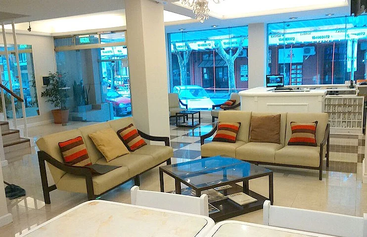 Hotel C y R