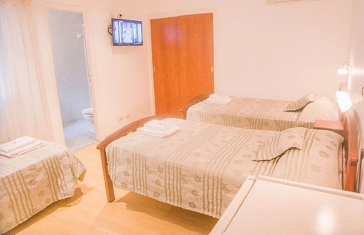 Hotel C y R