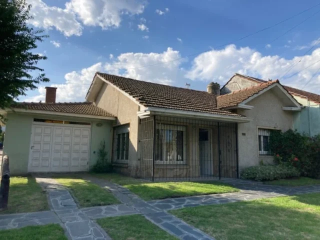 Casas, chalets en Venta — PADRE DUTTO 1300