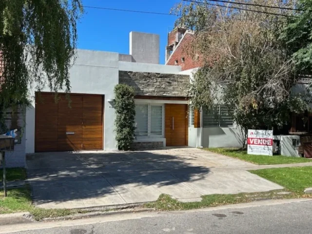 Casas, chalets en Venta — Guemes 4128