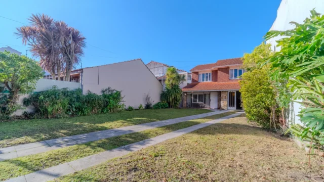 Casas, chalets en Venta — Viamonte 2940