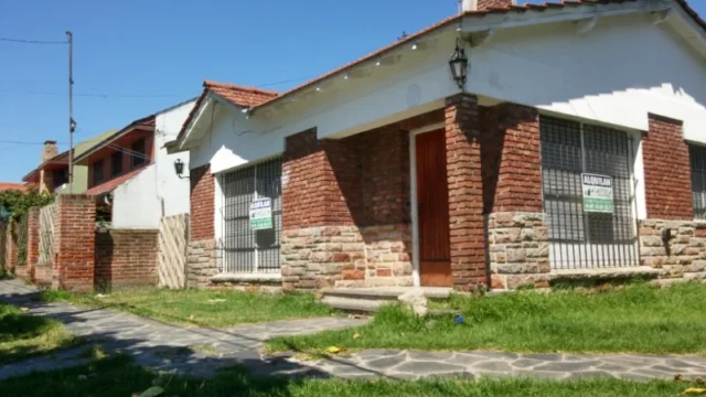 Casas, chalets en Venta — Aguado 1716