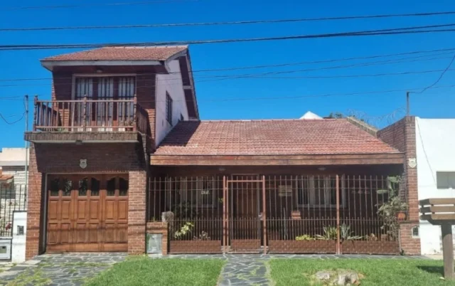 Casas, chalets en Venta — DON BOSCO 3476