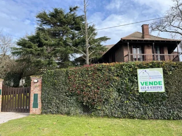 Casas, chalets en Venta — daireaux 2555