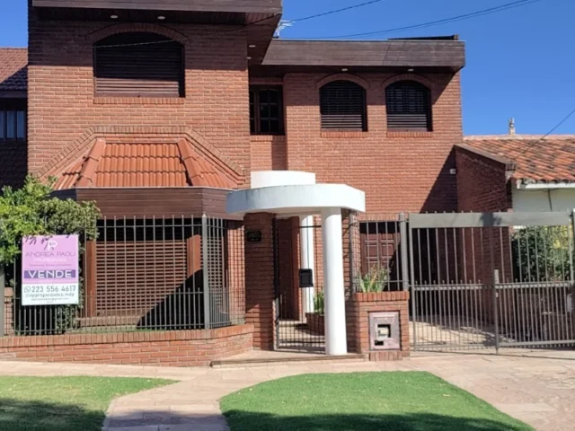 Casas, chalets en Venta — Lavalle 4855
