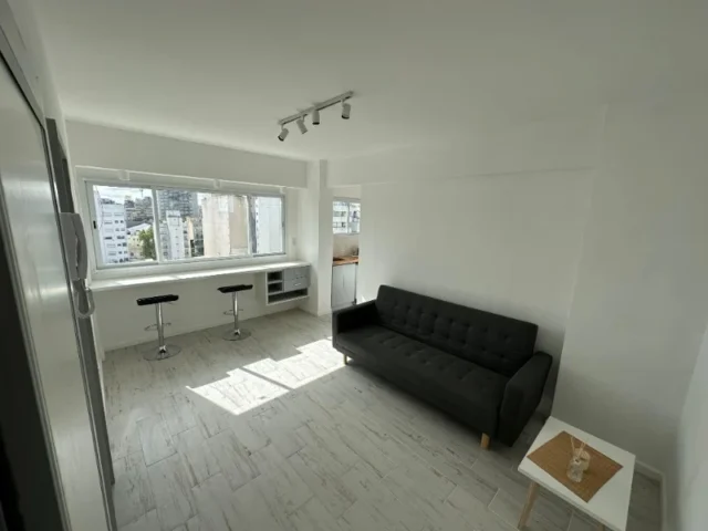 Departamentos, pisos y semipisos en Venta — Rivadavia 2949