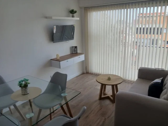 Departamentos, pisos y semipisos en Venta — Avda Colon 2358