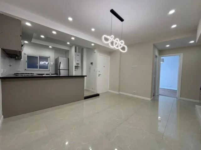 Departamentos, pisos y semipisos en Venta — Alberti 2182