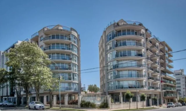 Departamentos, pisos y semipisos en Venta — Sarmiento 3400