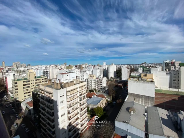 Departamentos, pisos y semipisos en Venta — Hipolito Yrigoyen 1987