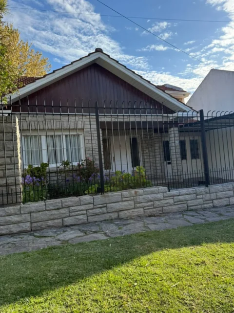 Casas, chalets en Venta — Castelli 600
