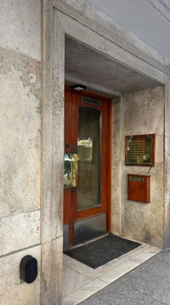 Departamentos, pisos y semipisos en Venta — Hipólito Yrigoyen 1250