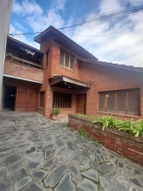 Casas, chalets en Venta — chaco 662