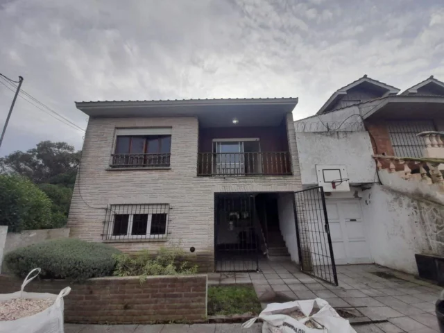 Casas, chalets en Venta — Pasteur 2043