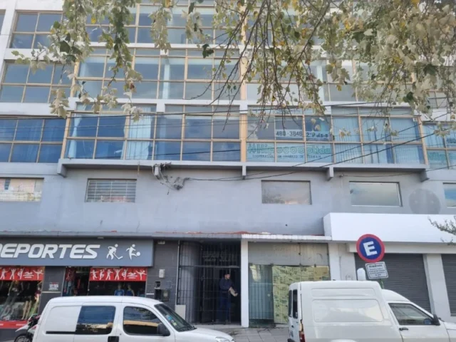 Oficinas en Alquiler — Acha 359