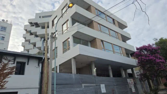 Departamentos, pisos y semipisos en Venta — Bernardo de Yrigoyen 3700