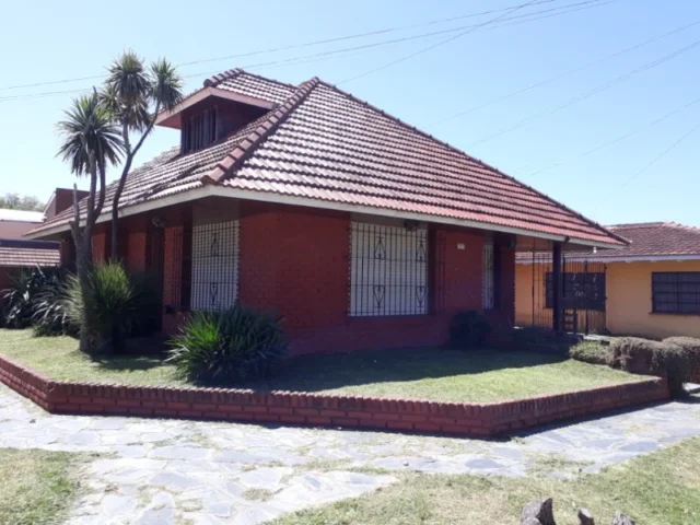 Casas, chalets en Venta — AZOPARDO  5700