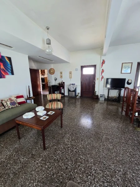 Casas, chalets en Venta — J. V. Gonzalez 1400