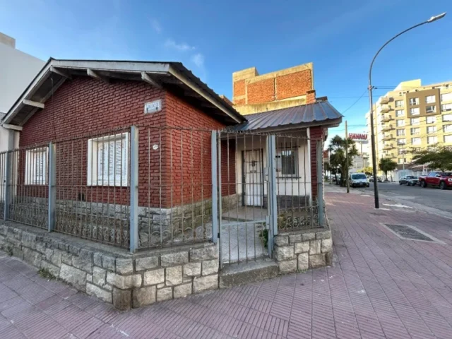 Casas, chalets en Venta — Salta 400