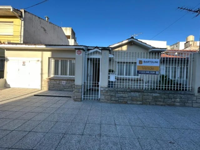 Casas, chalets en Venta — 14 de Julio 156