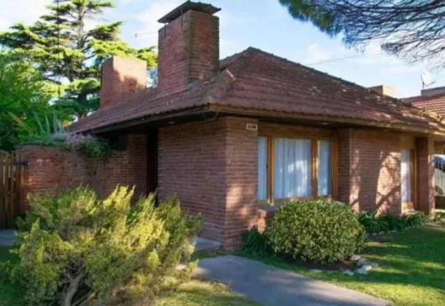 Casas, chalets en Venta — Benito Juárez y Marcos Sastre
