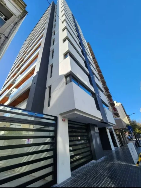 Departamentos, pisos y semipisos en Venta — Moreno y Hipolito irigoyen