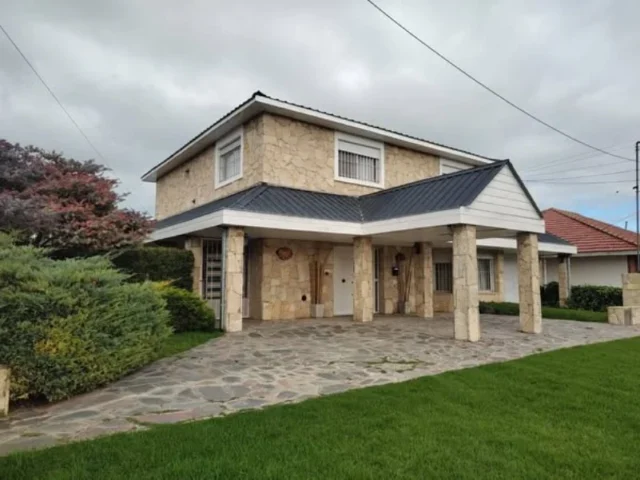 Casas, chalets en Venta — alfar