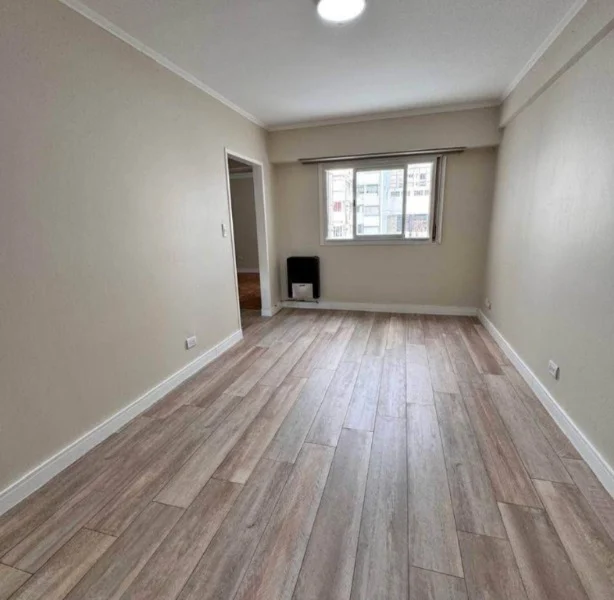 Departamentos, pisos y semipisos en Venta — San Martin y Jujuy