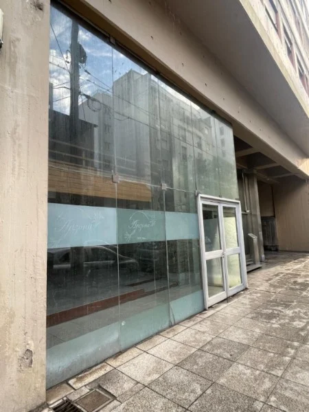 Locales en Venta — Hipolito Yrigoyen y 3 de Febrero