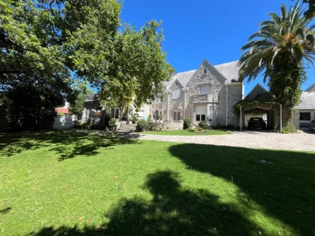 Casas, chalets en Venta — Las Heras 3500