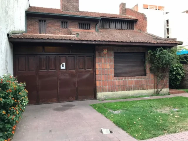 Casas, chalets en Alquiler — Castelli 1400