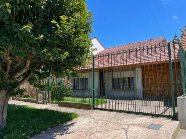Casas, chalets en Alquiler Temporario — Mosconi 1851