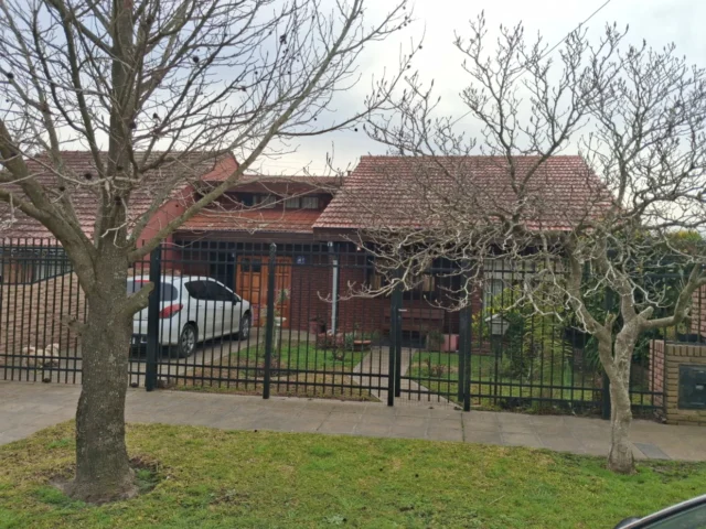 Casas, chalets en Venta — GENOVA 3719