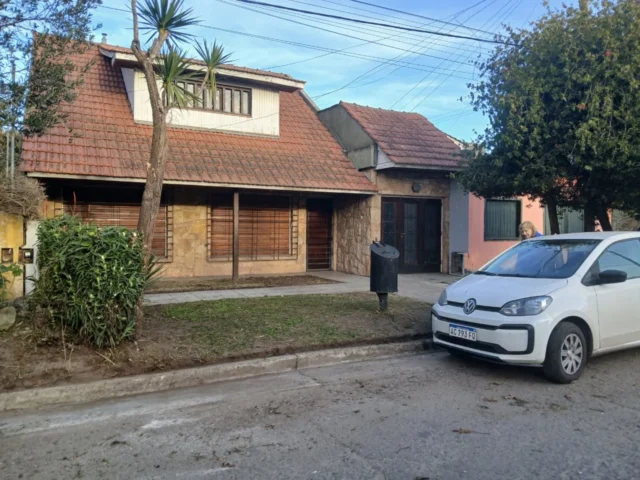 Casas, chalets en Venta — Bestoso  2374