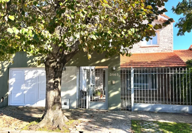 Casas, chalets en Venta — Pellegrini 3145