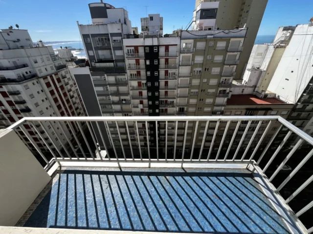 Departamentos, pisos y semipisos en Venta — Avenida Colón 1470