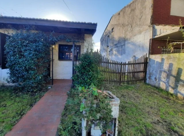 Casas, chalets en Venta — martinez zuviria 800
