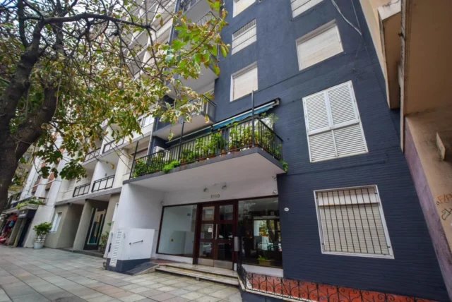Departamentos, pisos y semipisos en Venta — Av. Colón 1800