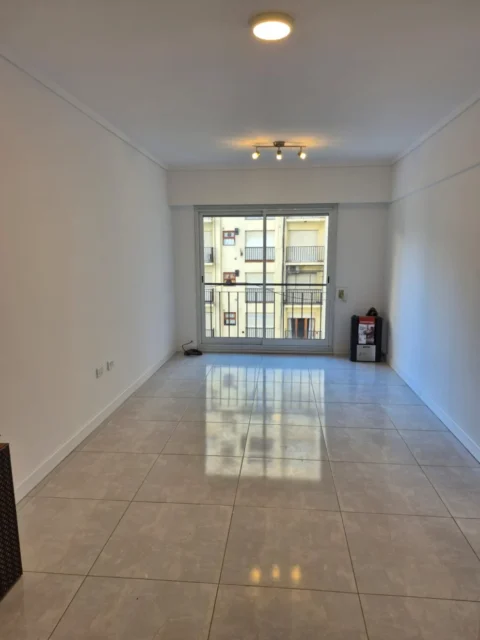 Departamentos, pisos y semipisos en Alquiler — Entre Rios 2359