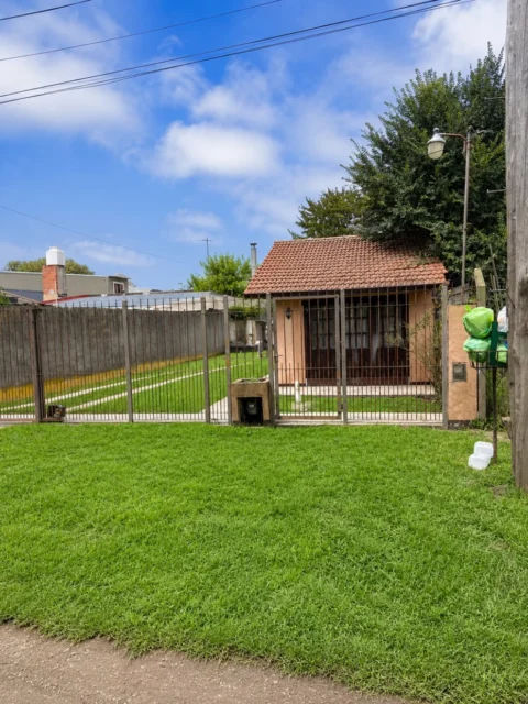 Casas, chalets en Alquiler — REJON 6500