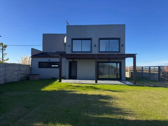 Casas, chalets en Venta — Santa Elena 100