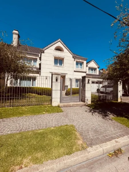 Casas, chalets en Venta — Lamadrid 3900