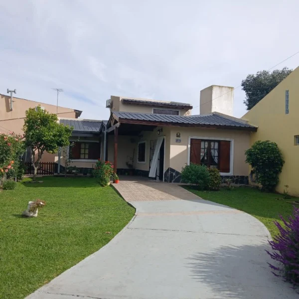 Casas, chalets en Venta — La Laura 3428