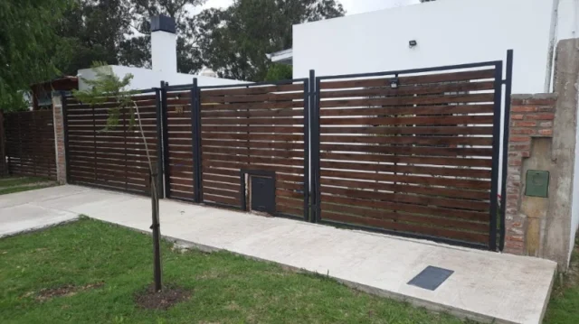 Casas, chalets en Venta — Faur Dante 800