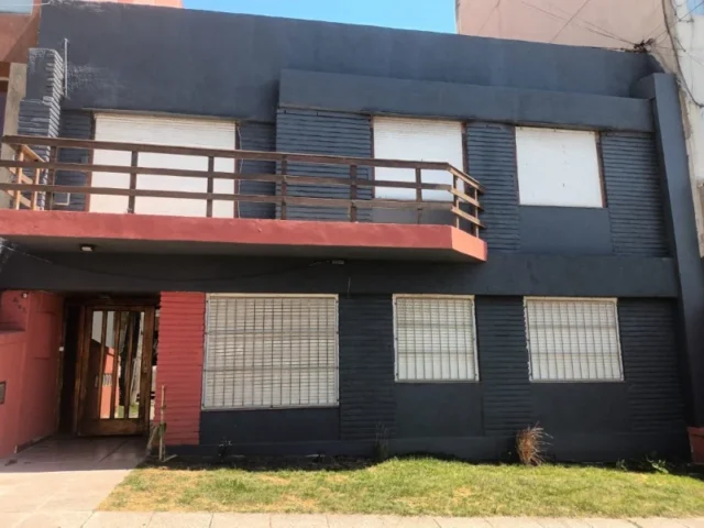 Departamentos, pisos y semipisos en Venta — Colombres 2733