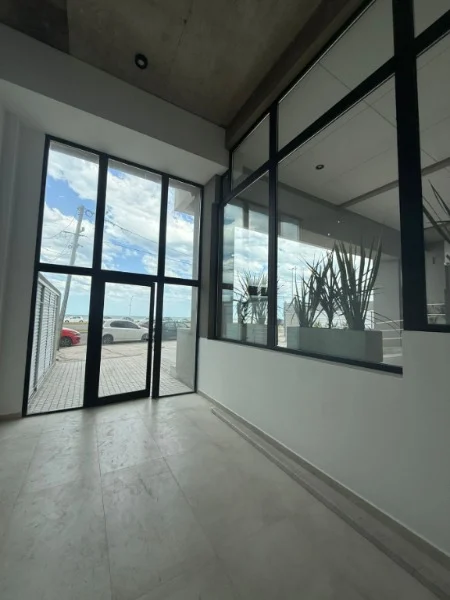 Locales en Venta — Av Felix U Camet 2400