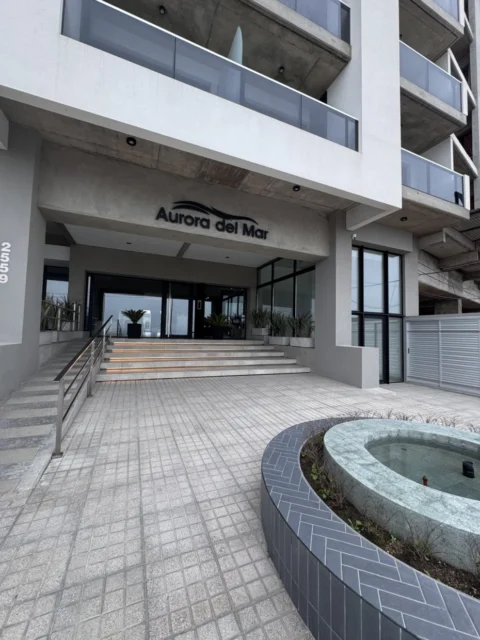 Departamentos, pisos y semipisos en Venta — Av. Félix U Camet 2559