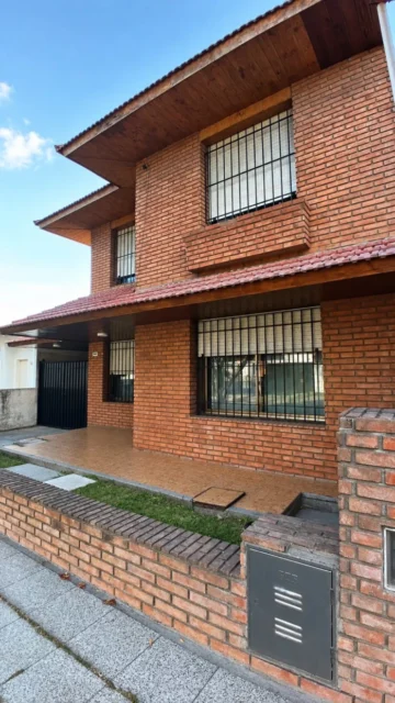 Casas, chalets en Venta — Santa María de Oro 3844