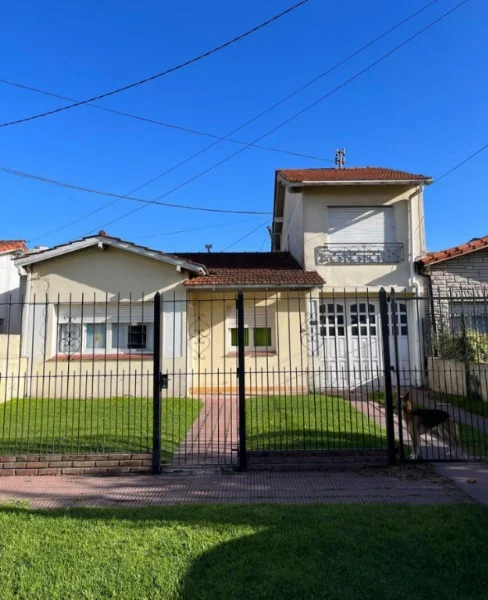 Casas, chalets en Venta — AZOPARDO Nº 4152